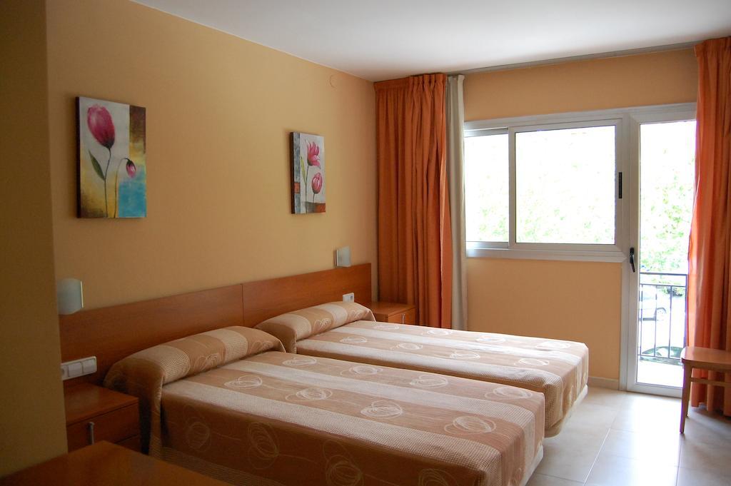 Hostal Cal Siles Ел Прат де Льобрегат Екстериор снимка