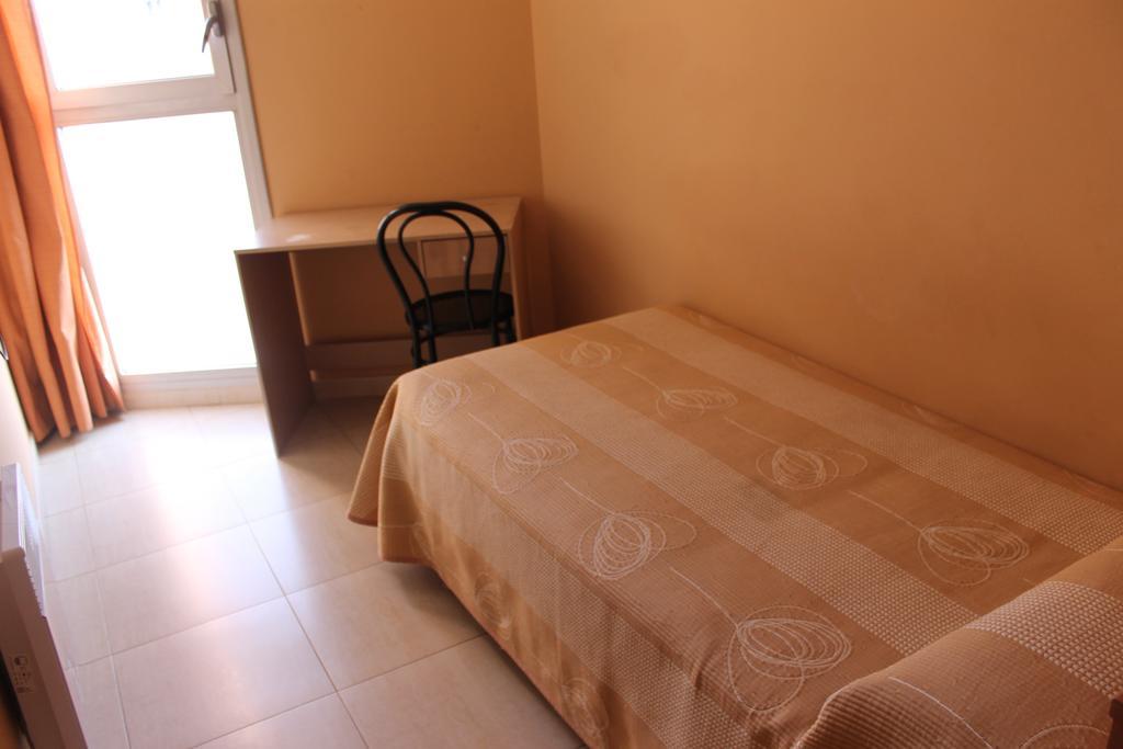 Hostal Cal Siles Ел Прат де Льобрегат Екстериор снимка