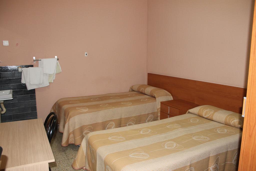Hostal Cal Siles Ел Прат де Льобрегат Екстериор снимка