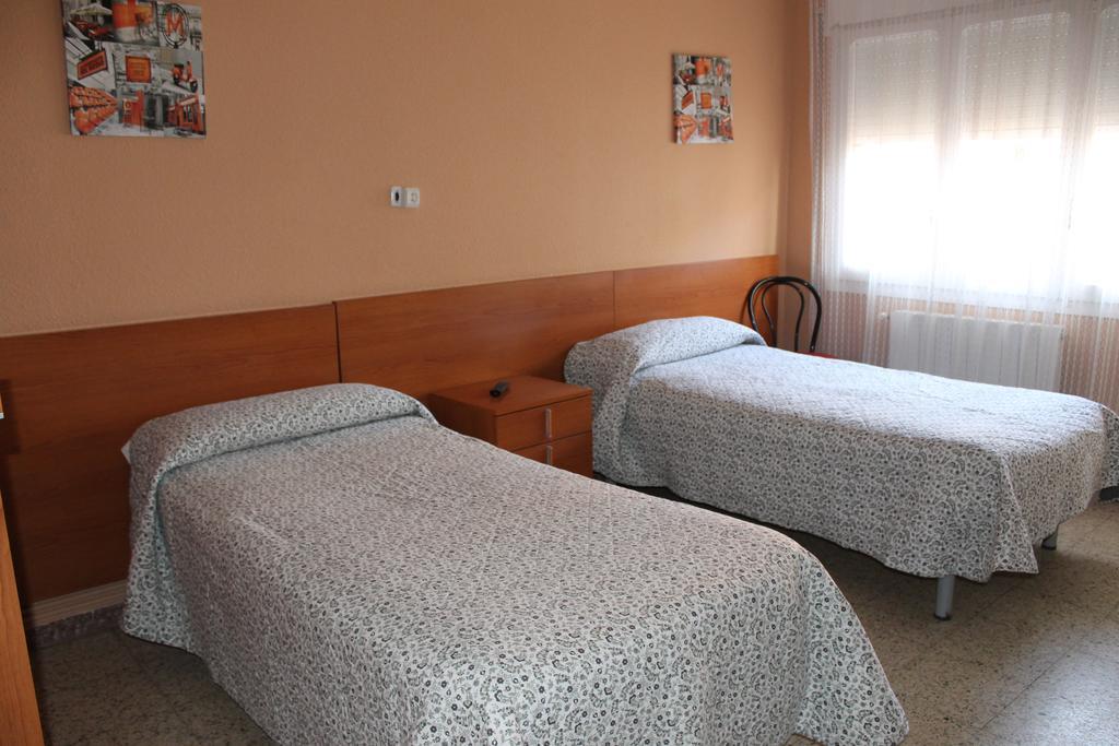 Hostal Cal Siles Ел Прат де Льобрегат Екстериор снимка