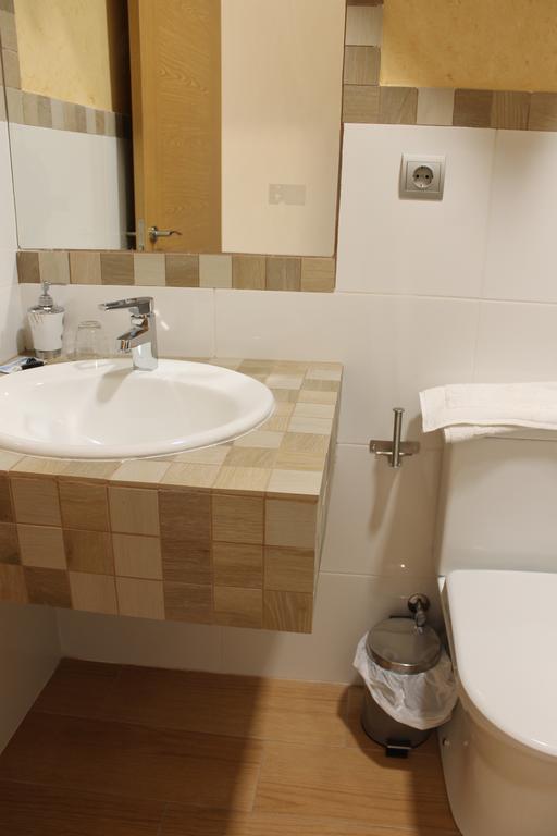 Hostal Cal Siles Ел Прат де Льобрегат Екстериор снимка