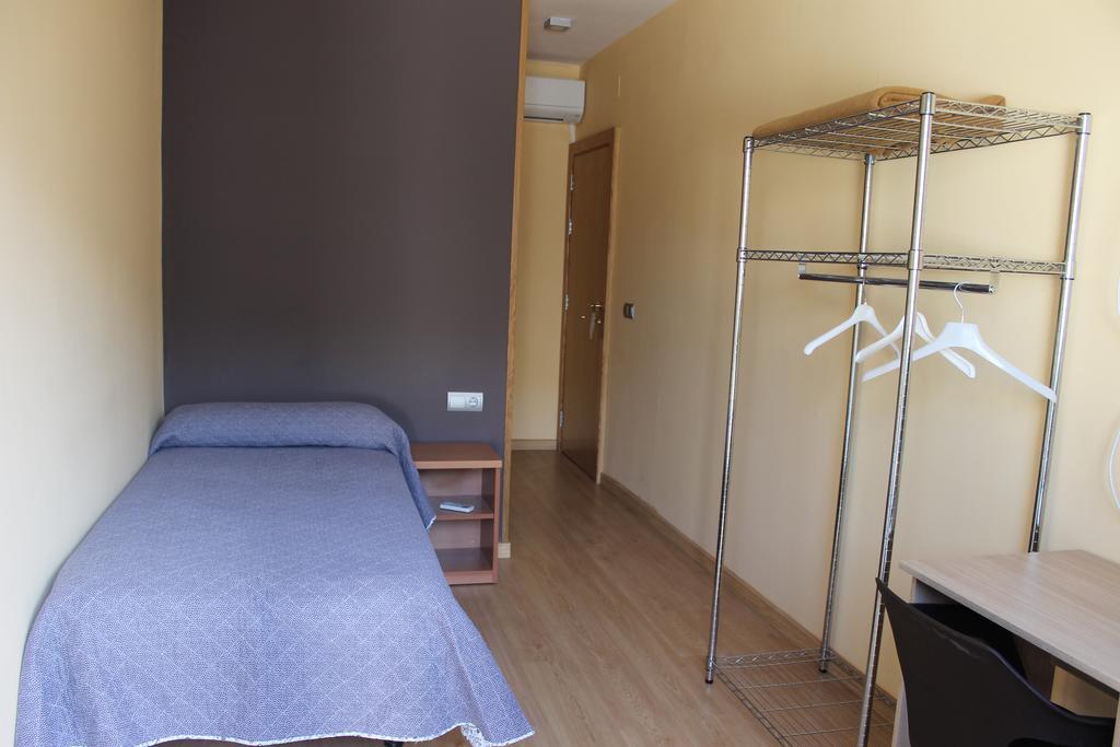 Hostal Cal Siles Ел Прат де Льобрегат Екстериор снимка