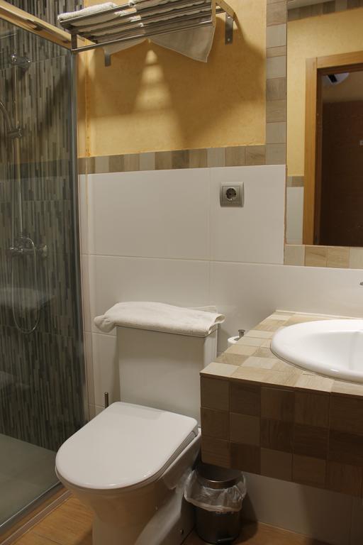 Hostal Cal Siles Ел Прат де Льобрегат Екстериор снимка