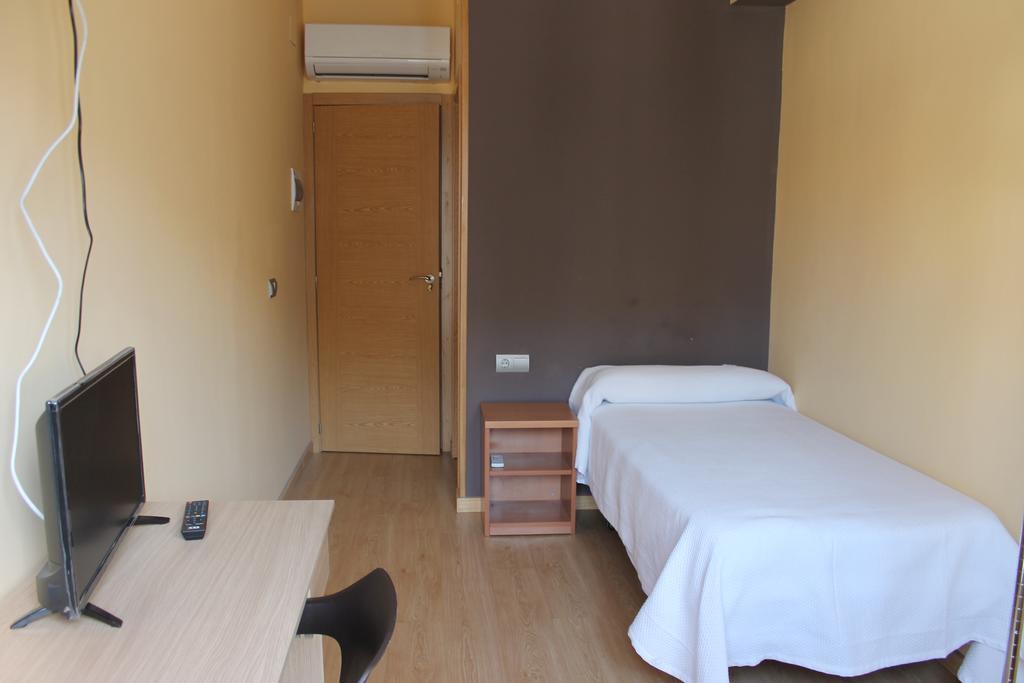 Hostal Cal Siles Ел Прат де Льобрегат Екстериор снимка