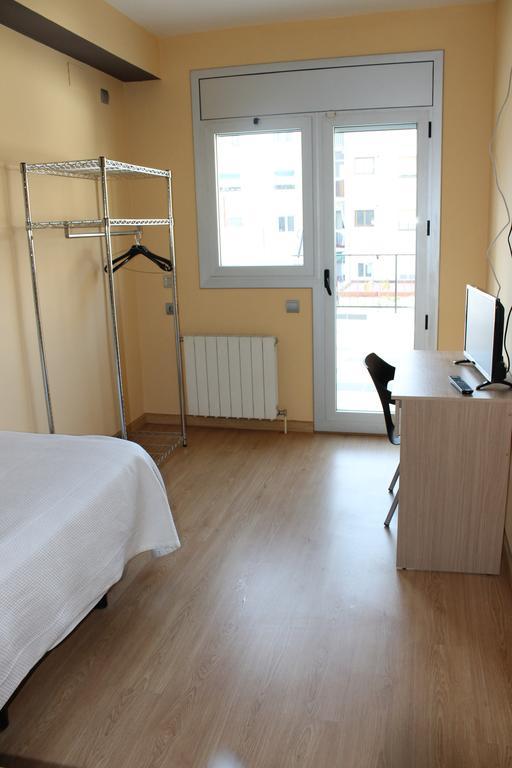 Hostal Cal Siles Ел Прат де Льобрегат Екстериор снимка