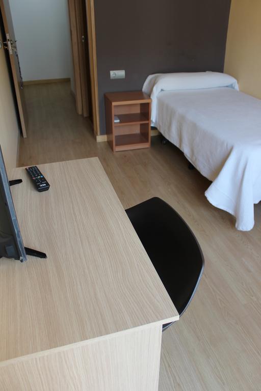 Hostal Cal Siles Ел Прат де Льобрегат Екстериор снимка