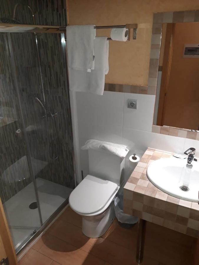 Hostal Cal Siles Ел Прат де Льобрегат Екстериор снимка