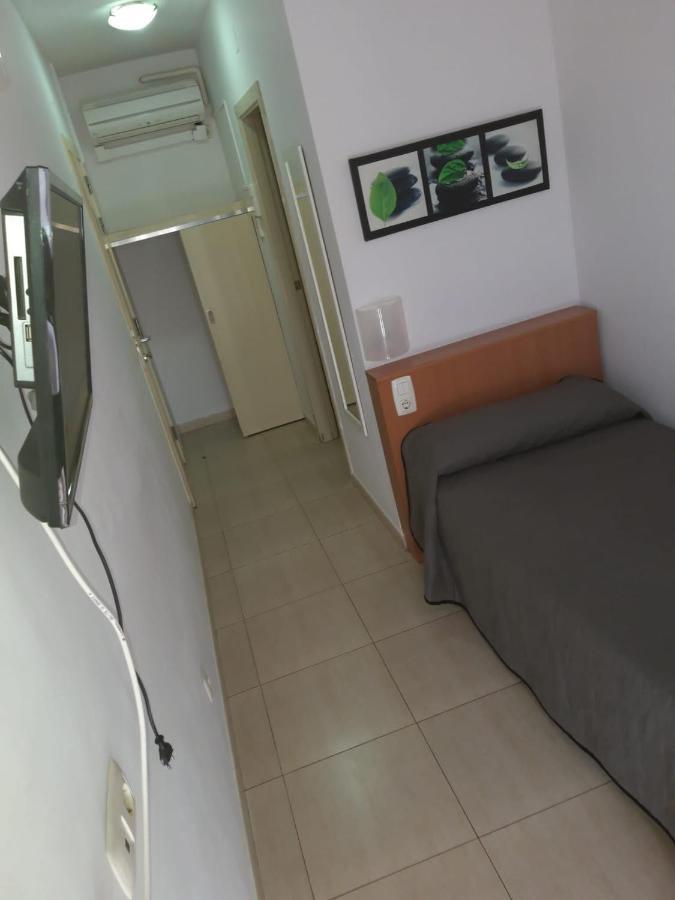 Hostal Cal Siles Ел Прат де Льобрегат Екстериор снимка