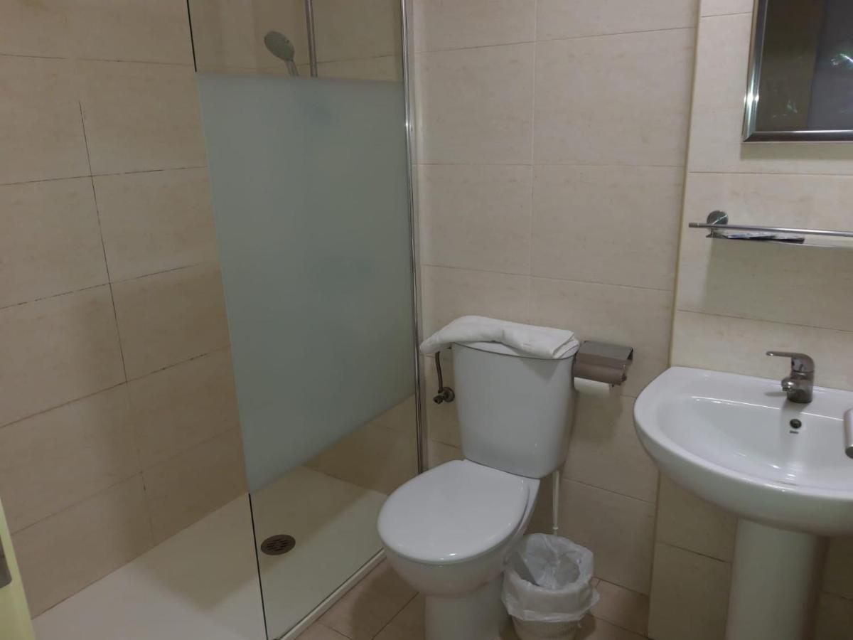 Hostal Cal Siles Ел Прат де Льобрегат Екстериор снимка