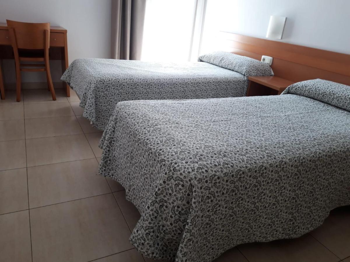 Hostal Cal Siles Ел Прат де Льобрегат Екстериор снимка